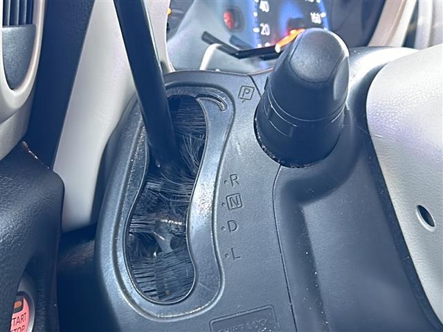 キューブ コダワリセレクション 禁煙車/アイドリングストップ/社外SDナビ/AM/FM/TV/CD/DVD/SD/IPOD/純正フロアマット/レザーシート/オートライト/電動格納ミラー/フォグランプ(13枚目)