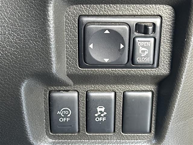 キューブ コダワリセレクション 禁煙車/アイドリングストップ/社外SDナビ/AM/FM/TV/CD/DVD/SD/IPOD/純正フロアマット/レザーシート/オートライト/電動格納ミラー/フォグランプ(17枚目)