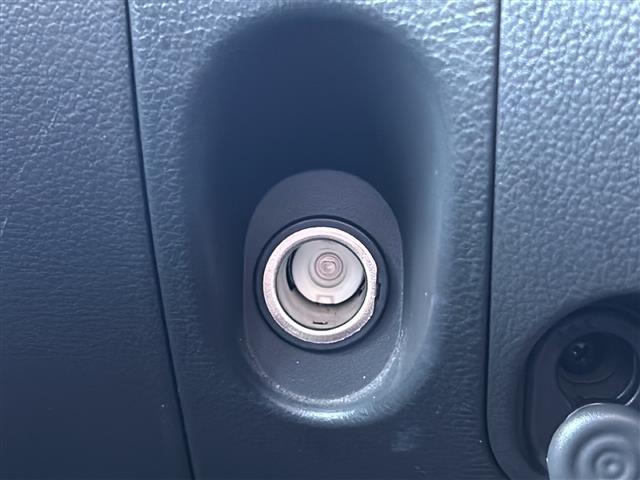 キューブ コダワリセレクション 禁煙車/アイドリングストップ/社外SDナビ/AM/FM/TV/CD/DVD/SD/IPOD/純正フロアマット/レザーシート/オートライト/電動格納ミラー/フォグランプ(18枚目)