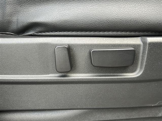 デリカD:5 P 禁煙車/衝突軽減/BSM/全方位/前後ドラレコ/クルコン/ALPINEナビ/テレキャン/ALPINEフリップダウンモニター/両側パワスラ/電動サイドステップ/パワーバックドア/スマートキー×2/ETC(22枚目)