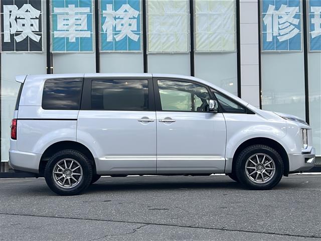 デリカD:5 P 禁煙車/衝突軽減/BSM/全方位/前後ドラレコ/クルコン/ALPINEナビ/テレキャン/ALPINEフリップダウンモニター/両側パワスラ/電動サイドステップ/パワーバックドア/スマートキー×2/ETC(35枚目)