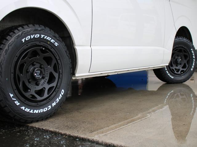 ハイエースバン スーパーGL ダークプライムII オフロード 新品タイヤ 新品アルミホイール BIG-Xパーフェクトフィット ETC2.0 ドラレコ有 フロアマット ルーフスピーカー アームレスト フロントスポイラー LEDテールランプ ベッドキット(24枚目)