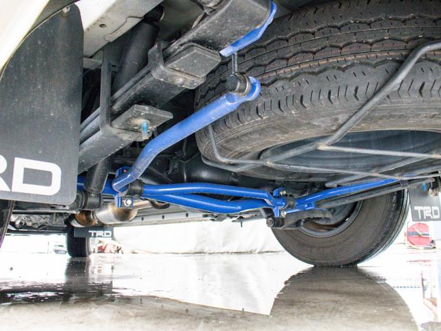 ハイエースバン スーパーGL ダークプライムII ロングボディ 二段ベッド パナソニックナビ パイオニアフリップダウンモニター 社外デジタルインナーミラー TRD オフロードバンパー マッドフラップ ETC アルミホイール 強化スタビライザー サテライトスピーカー(32枚目)