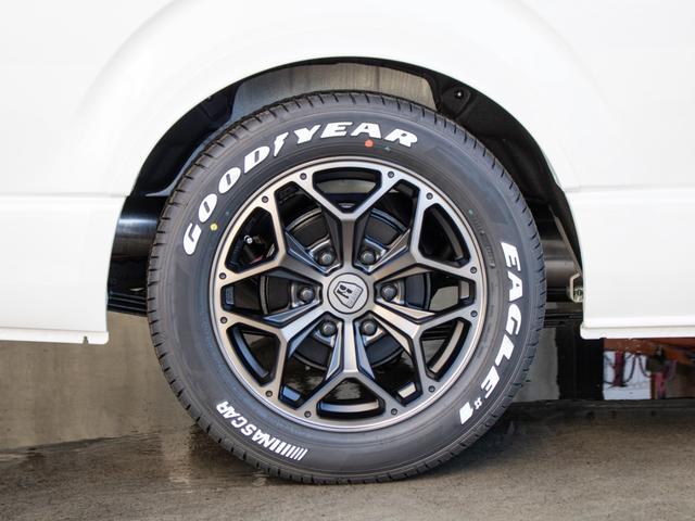 ハイエースワゴン ＧＬ　ＢＩＧ－Ｘナビ　ＥＴＣ２．０　フリップダウン　ルースピ　ローダウン　フロントスポイラー　オバフェン　アヴェスト　ウィンカーミラー　インパネ　シートカバー　エアバック　フローリング　ベッドキット　ＬＥＤ（32枚目）