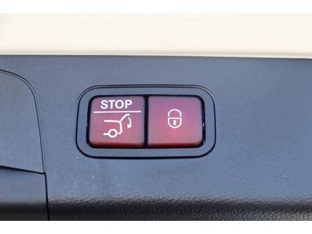 ＧＬＣ２２０ｄ　４マチックスポーツ（本革仕様）　パノラマＳＲ　Ｂｕｒｍｅｓｔｅｒ　ＨＵＤ　黒本革　シートヒーター　Ｍ付パワーシート　３６０°カメラ　ＲＳＰ　ＡＣＣ　ＬＫＡ　ＢＳＡ　ＬＥＤ　純正ナビ　１２セグ　ＢＴ　アンビエンスライト　ＥＴＣ２．０(17枚目)