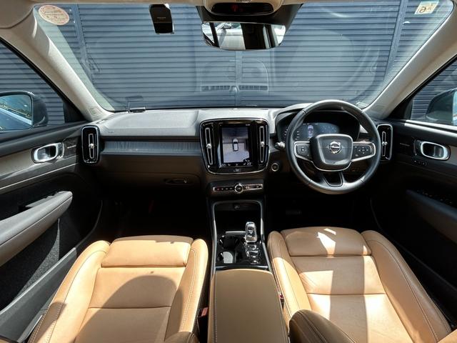 ＸＣ４０ Ｔ４　ＡＷＤ　インスクリプション　ＡＣＣ　ＬＫＡ　ＢＳＭ　ＨａｒｍａｎＫａｒｄｏｎ　純正ナビ　３６０度カメラ　フルセグ　ＢＴ　ＣａｒＰｌａｙ　茶革　シートヒーター　パワーシート　ステアリングヒーター　ワイヤレス充電　ＬＥＤ　ドラレコ（4枚目）