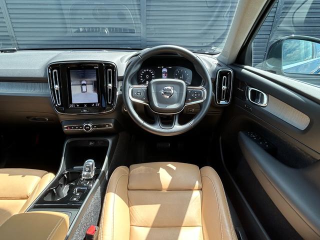 ＸＣ４０ Ｔ４　ＡＷＤ　インスクリプション　ＡＣＣ　ＬＫＡ　ＢＳＭ　ＨａｒｍａｎＫａｒｄｏｎ　純正ナビ　３６０度カメラ　フルセグ　ＢＴ　ＣａｒＰｌａｙ　茶革　シートヒーター　パワーシート　ステアリングヒーター　ワイヤレス充電　ＬＥＤ　ドラレコ（5枚目）