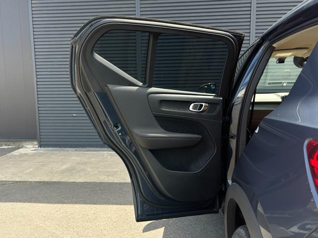 ＸＣ４０ Ｔ４　ＡＷＤ　インスクリプション　ＡＣＣ　ＬＫＡ　ＢＳＭ　ＨａｒｍａｎＫａｒｄｏｎ　純正ナビ　３６０度カメラ　フルセグ　ＢＴ　ＣａｒＰｌａｙ　茶革　シートヒーター　パワーシート　ステアリングヒーター　ワイヤレス充電　ＬＥＤ　ドラレコ（21枚目）