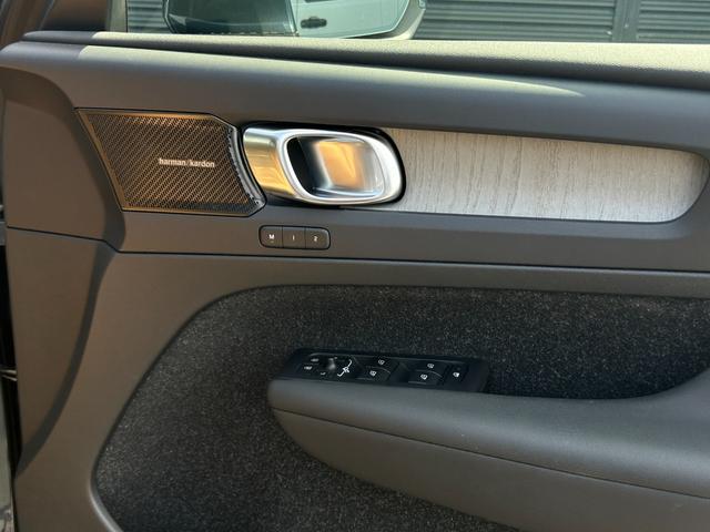 ＸＣ４０ Ｔ４　ＡＷＤ　インスクリプション　ＡＣＣ　ＬＫＡ　ＢＳＭ　ＨａｒｍａｎＫａｒｄｏｎ　純正ナビ　３６０度カメラ　フルセグ　ＢＴ　ＣａｒＰｌａｙ　茶革　シートヒーター　パワーシート　ステアリングヒーター　ワイヤレス充電　ＬＥＤ　ドラレコ（23枚目）