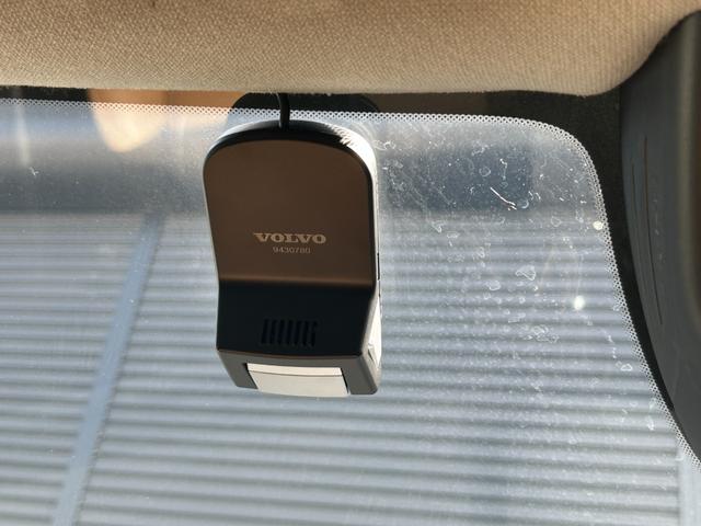 ＸＣ４０ Ｔ４　ＡＷＤ　インスクリプション　ＡＣＣ　ＬＫＡ　ＢＳＭ　ＨａｒｍａｎＫａｒｄｏｎ　純正ナビ　３６０度カメラ　フルセグ　ＢＴ　ＣａｒＰｌａｙ　茶革　シートヒーター　パワーシート　ステアリングヒーター　ワイヤレス充電　ＬＥＤ　ドラレコ（50枚目）
