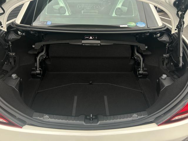 ＳＬＣ ＳＬＣ２００　スポーツ　ワンオーナー　マジックスカイルーフ　エアスカーフ　ｈａｒｍａｎ／ｋａｒｄｏｎ　ＲＳＰ　ＡＣＣ　ＬＫＡ　ＢＳＡ　Ｂカメラ　パークトロニック　黒革　シートヒーター　Ｍ付ＰＷシート　ナビ　１２セグ　ＬＥＤ（12枚目）