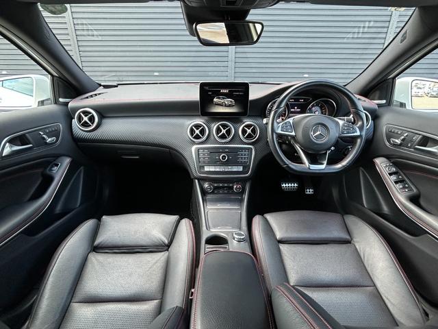 Aクラス A180 スポーツ 後期 AMGレザーエクスクルーシブPKG パノラミックSR harman/kardon 本革 Sヒーター M付PWシートアンビエントライト RSP ACC LKA BSA Bカメラ LED ナビ TV(4枚目)