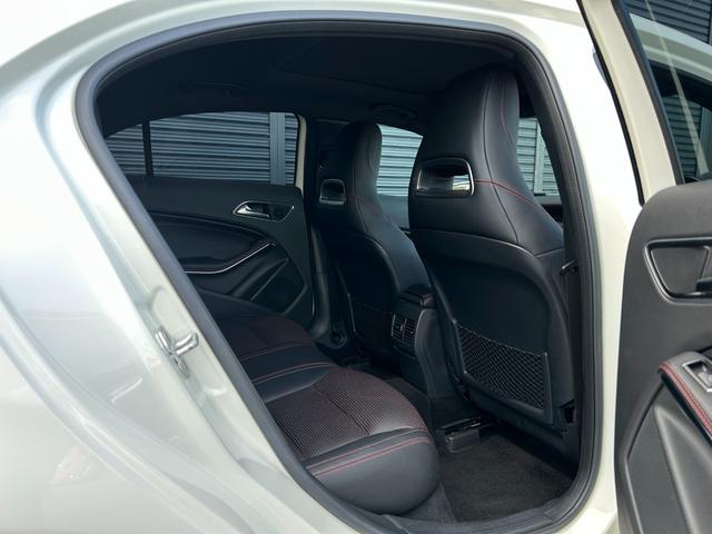 Aクラス A180 スポーツ 後期 AMGレザーエクスクルーシブPKG パノラミックSR harman/kardon 本革 Sヒーター M付PWシートアンビエントライト RSP ACC LKA BSA Bカメラ LED ナビ TV(9枚目)
