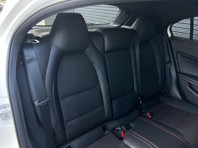 Aクラス A180 スポーツ 後期 AMGレザーエクスクルーシブPKG パノラミックSR harman/kardon 本革 Sヒーター M付PWシートアンビエントライト RSP ACC LKA BSA Bカメラ LED ナビ TV(10枚目)