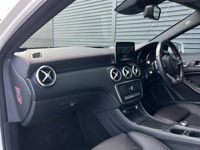 Aクラス A180 スポーツ 後期 AMGレザーエクスクルーシブPKG パノラミックSR harman/kardon 本革 Sヒーター M付PWシートアンビエントライト RSP ACC LKA BSA Bカメラ LED ナビ TV(11枚目)