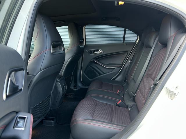 Aクラス A180 スポーツ 後期 AMGレザーエクスクルーシブPKG パノラミックSR harman/kardon 本革 Sヒーター M付PWシートアンビエントライト RSP ACC LKA BSA Bカメラ LED ナビ TV(14枚目)