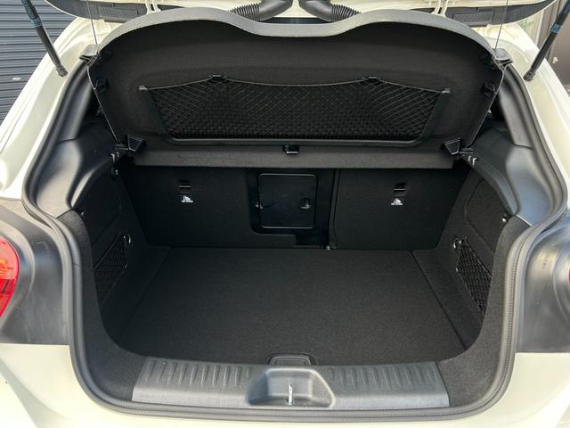 Aクラス A180 スポーツ 後期 AMGレザーエクスクルーシブPKG パノラミックSR harman/kardon 本革 Sヒーター M付PWシートアンビエントライト RSP ACC LKA BSA Bカメラ LED ナビ TV(17枚目)