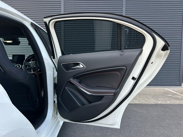 Aクラス A180 スポーツ 後期 AMGレザーエクスクルーシブPKG パノラミックSR harman/kardon 本革 Sヒーター M付PWシートアンビエントライト RSP ACC LKA BSA Bカメラ LED ナビ TV(19枚目)