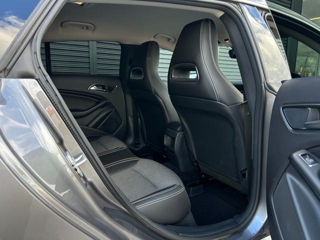 ＣＬＡクラス シューティングブレーク ＣＬＡ１８０　シューティングブレーク　ＡＭＧスタイル　後期型　ＲＳＰ　ＡＣＣ　ＬＫＡ　ＢＳＡ　Ｂカメラ　パークトロニック　キーレスゴー　半革　シートヒーター　ナビ　ＴＶ　ＢＴ　ＵＳＢ　ＤＶＤ　パワーテールゲート　ＬＥＤヘッドライト　ＥＴＣ２．０　禁煙車（9枚目）