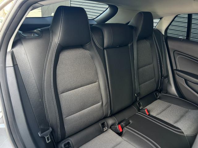 ＣＬＡクラス シューティングブレーク ＣＬＡ１８０　シューティングブレーク　ＡＭＧスタイル　後期型　ＲＳＰ　ＡＣＣ　ＬＫＡ　ＢＳＡ　Ｂカメラ　パークトロニック　キーレスゴー　半革　シートヒーター　ナビ　ＴＶ　ＢＴ　ＵＳＢ　ＤＶＤ　パワーテールゲート　ＬＥＤヘッドライト　ＥＴＣ２．０　禁煙車（10枚目）