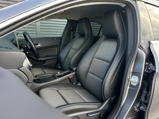 ＣＬＡクラス シューティングブレーク ＣＬＡ１８０　シューティングブレーク　ＡＭＧスタイル　後期型　ＲＳＰ　ＡＣＣ　ＬＫＡ　ＢＳＡ　Ｂカメラ　パークトロニック　キーレスゴー　半革　シートヒーター　ナビ　ＴＶ　ＢＴ　ＵＳＢ　ＤＶＤ　パワーテールゲート　ＬＥＤヘッドライト　ＥＴＣ２．０　禁煙車（12枚目）