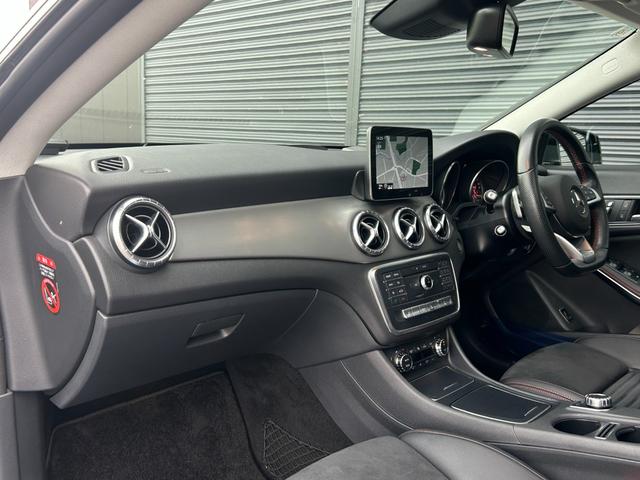 CLAクラス シューティングブレーク CLA180 シューティングブレーク AMGスタイル 後期型 AMGプレミアムPKG パノラミックSR 半革 Sヒーター M付PWシート PWテールゲート RSP ACC LKA BSA Bカメラ アンビエントライト ナビ TV BT ETC ドラレコ(11枚目)