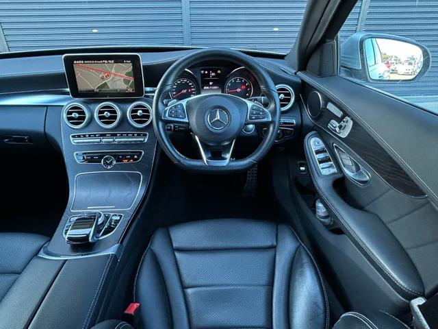 Cクラスステーションワゴン C180 ステーションワゴン スポーツ ワンオーナー RSP ACC LKA BSA Bカメラ パークトロニック HUD 黒革 Sヒーター PWシート PWテールゲート ナビ TV BT USB DVD LEDヘッドライト ETC 禁煙車(5枚目)