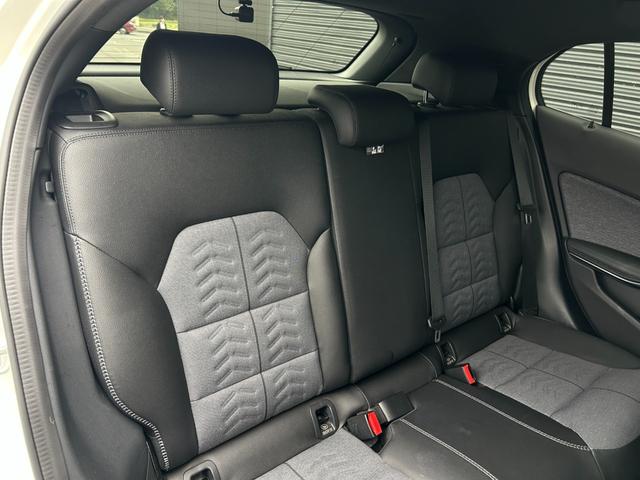 GLAクラス GLA180 後期型 RSP 衝突軽減B ACC LKA BSM ナビ TV Bカメラ BT USB 半革 シートヒーター パドルシフト ETC パドルシフト 電動リアゲート LED 純正17inAW ドラレコ(10枚目)
