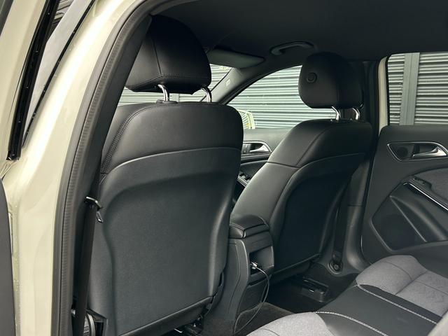 GLAクラス GLA180 後期型 RSP 衝突軽減B ACC LKA BSM ナビ TV Bカメラ BT USB 半革 シートヒーター パドルシフト ETC パドルシフト 電動リアゲート LED 純正17inAW ドラレコ(13枚目)