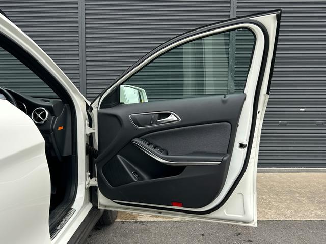 GLAクラス GLA180 後期型 RSP 衝突軽減B ACC LKA BSM ナビ TV Bカメラ BT USB 半革 シートヒーター パドルシフト ETC パドルシフト 電動リアゲート LED 純正17inAW ドラレコ(18枚目)