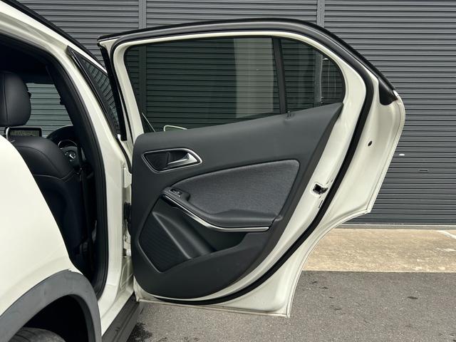 GLAクラス GLA180 後期型 RSP 衝突軽減B ACC LKA BSM ナビ TV Bカメラ BT USB 半革 シートヒーター パドルシフト ETC パドルシフト 電動リアゲート LED 純正17inAW ドラレコ(19枚目)