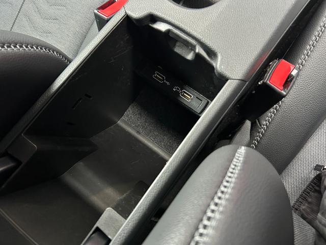 GLAクラス GLA180 後期型 RSP 衝突軽減B ACC LKA BSM ナビ TV Bカメラ BT USB 半革 シートヒーター パドルシフト ETC パドルシフト 電動リアゲート LED 純正17inAW ドラレコ(43枚目)