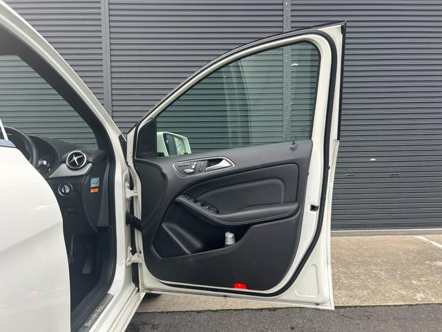 Ｂクラス Ｂ１８０　後期型　ワンオーナー　ベーシックＰＫＧ　ＲＳＰ　ＡＣＣ　ＬＫＡ　ＢＳＡ　Ｂカメラ　パークトロニック　半革　シートヒーター　ＰＷシート　キーレスゴー　ＬＥＤ　ナビ　ＴＶ　ＣａｒＰｌａｙ　ＤＶＤ　ＥＴＣ（18枚目）