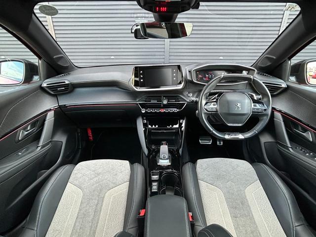 208 GTライン パノラミックガラスルーフ 衝突軽減B ACC LKA BSM Bカメラ パークディスタンス 半革 ディスプレイOD CarPlay BT USB LEDヘッドライト オートハイビーム ETC ドラレコ(4枚目)