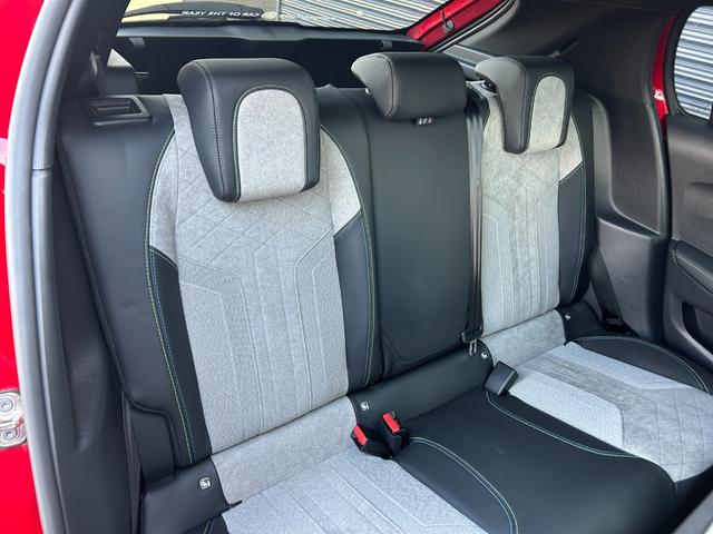 208 GTライン パノラミックガラスルーフ 衝突軽減B ACC LKA BSM Bカメラ パークディスタンス 半革 ディスプレイOD CarPlay BT USB LEDヘッドライト オートハイビーム ETC ドラレコ(10枚目)