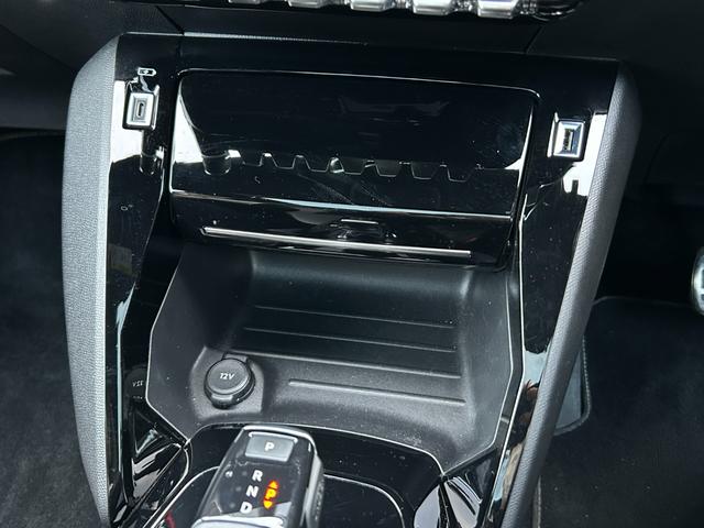 208 GTライン パノラミックガラスルーフ 衝突軽減B ACC LKA BSM Bカメラ パークディスタンス 半革 ディスプレイOD CarPlay BT USB LEDヘッドライト オートハイビーム ETC ドラレコ(32枚目)