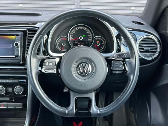 ザ・ビートル デザイン　後期型　純正ナビ　１２セグ　ＢＴ　ＤＶＤ　ＣＤ　バックカメラ　スマートエントリードライブ　ブラインドスポットモニター　クルーズコントロール　トランクスポイラー　パドルシフト　キセノン　禁煙車（6枚目）