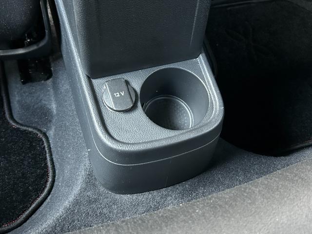 ザ・ビートル デザイン　後期型　純正ナビ　１２セグ　ＢＴ　ＤＶＤ　ＣＤ　バックカメラ　スマートエントリードライブ　ブラインドスポットモニター　クルーズコントロール　トランクスポイラー　パドルシフト　キセノン　禁煙車（12枚目）