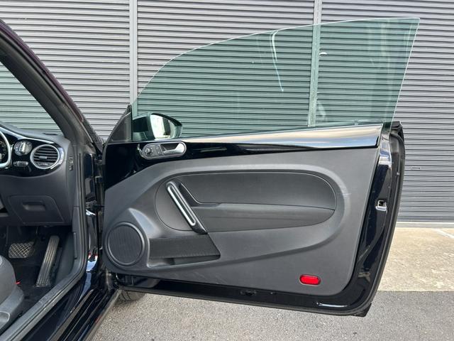 ザ・ビートル デザイン　後期型　純正ナビ　１２セグ　ＢＴ　ＤＶＤ　ＣＤ　バックカメラ　スマートエントリードライブ　ブラインドスポットモニター　クルーズコントロール　トランクスポイラー　パドルシフト　キセノン　禁煙車（14枚目）