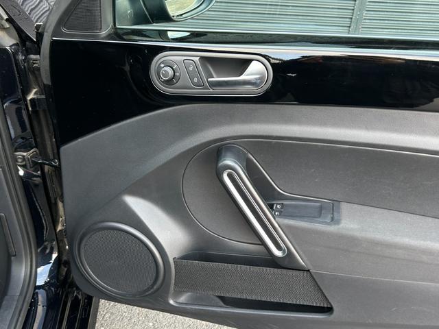 ザ・ビートル デザイン　後期型　純正ナビ　１２セグ　ＢＴ　ＤＶＤ　ＣＤ　バックカメラ　スマートエントリードライブ　ブラインドスポットモニター　クルーズコントロール　トランクスポイラー　パドルシフト　キセノン　禁煙車（16枚目）