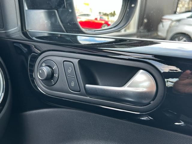 ザ・ビートル デザイン　後期型　純正ナビ　１２セグ　ＢＴ　ＤＶＤ　ＣＤ　バックカメラ　スマートエントリードライブ　ブラインドスポットモニター　クルーズコントロール　トランクスポイラー　パドルシフト　キセノン　禁煙車（17枚目）