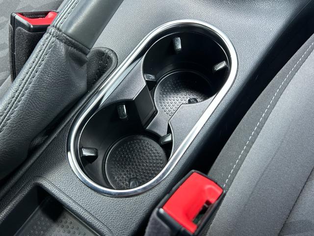 ザ・ビートル デザイン　後期型　純正ナビ　１２セグ　ＢＴ　ＤＶＤ　ＣＤ　バックカメラ　スマートエントリードライブ　ブラインドスポットモニター　クルーズコントロール　トランクスポイラー　パドルシフト　キセノン　禁煙車（37枚目）