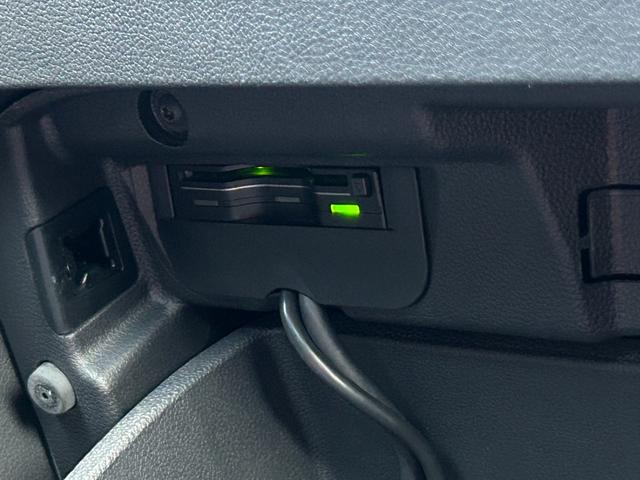 ザ・ビートル デザイン　後期型　純正ナビ　１２セグ　ＢＴ　ＤＶＤ　ＣＤ　バックカメラ　スマートエントリードライブ　ブラインドスポットモニター　クルーズコントロール　トランクスポイラー　パドルシフト　キセノン　禁煙車（46枚目）