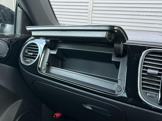 ザ・ビートル デザイン　後期型　純正ナビ　１２セグ　ＢＴ　ＤＶＤ　ＣＤ　バックカメラ　スマートエントリードライブ　ブラインドスポットモニター　クルーズコントロール　トランクスポイラー　パドルシフト　キセノン　禁煙車（47枚目）