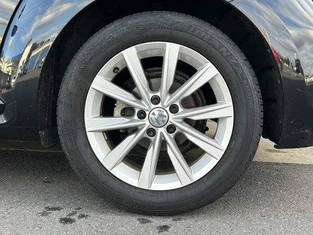 ザ・ビートル デザイン　後期型　純正ナビ　１２セグ　ＢＴ　ＤＶＤ　ＣＤ　バックカメラ　スマートエントリードライブ　ブラインドスポットモニター　クルーズコントロール　トランクスポイラー　パドルシフト　キセノン　禁煙車（62枚目）