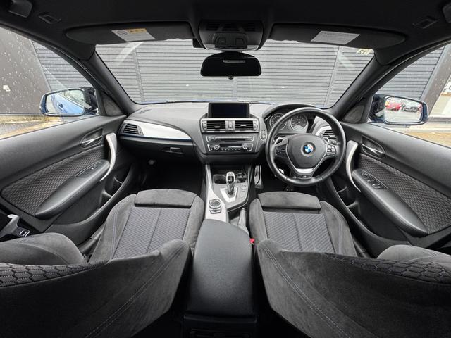 １シリーズ Ｍ１３５ｉ　純正ナビ　ＢＴ　ＵＳＢ　ＤＶＤ　ＣＤ　バックカメラ　ＰＤＣ　コンフォートアクセス　ＬＥＤヘッドライト　オートライト　パワーシート　純正１８インチアルミホイール　ＥＴＣ２．０　オートエアコン　禁煙車（4枚目）