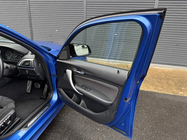 １シリーズ Ｍ１３５ｉ　純正ナビ　ＢＴ　ＵＳＢ　ＤＶＤ　ＣＤ　バックカメラ　ＰＤＣ　コンフォートアクセス　ＬＥＤヘッドライト　オートライト　パワーシート　純正１８インチアルミホイール　ＥＴＣ２．０　オートエアコン　禁煙車（17枚目）