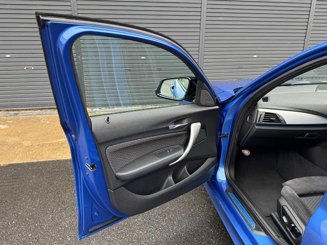 １シリーズ Ｍ１３５ｉ　純正ナビ　ＢＴ　ＵＳＢ　ＤＶＤ　ＣＤ　バックカメラ　ＰＤＣ　コンフォートアクセス　ＬＥＤヘッドライト　オートライト　パワーシート　純正１８インチアルミホイール　ＥＴＣ２．０　オートエアコン　禁煙車（19枚目）