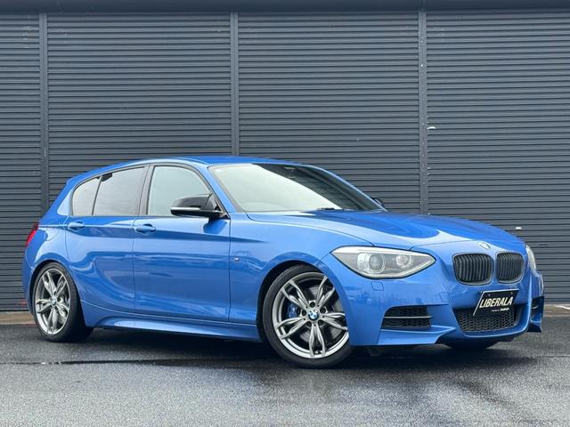 １シリーズ Ｍ１３５ｉ　純正ナビ　ＢＴ　ＵＳＢ　ＤＶＤ　ＣＤ　バックカメラ　ＰＤＣ　コンフォートアクセス　ＬＥＤヘッドライト　オートライト　パワーシート　純正１８インチアルミホイール　ＥＴＣ２．０　オートエアコン　禁煙車（52枚目）