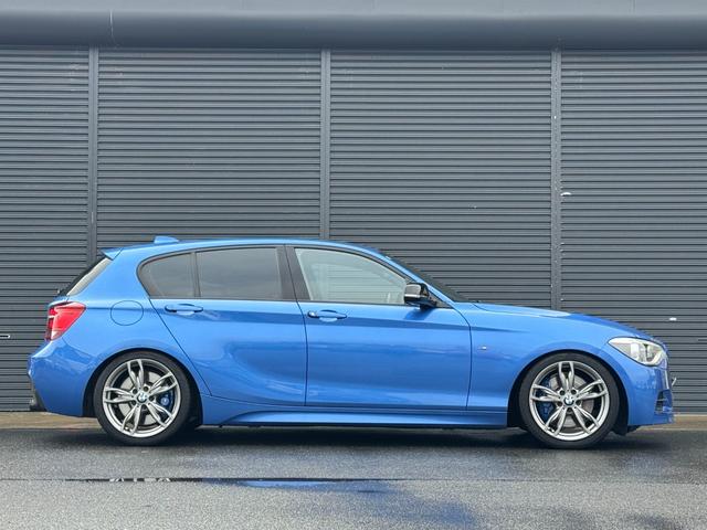 １シリーズ Ｍ１３５ｉ　純正ナビ　ＢＴ　ＵＳＢ　ＤＶＤ　ＣＤ　バックカメラ　ＰＤＣ　コンフォートアクセス　ＬＥＤヘッドライト　オートライト　パワーシート　純正１８インチアルミホイール　ＥＴＣ２．０　オートエアコン　禁煙車（53枚目）